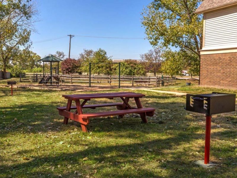 TGM Avalon Lake Apartments Picnic Area