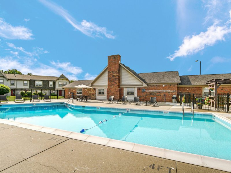 TGM Avalon Lake Apartments Swimming Pool 4