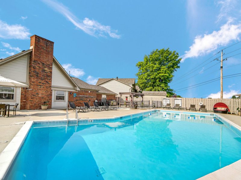 TGM Avalon Lake Apartments Swimming Pool 5